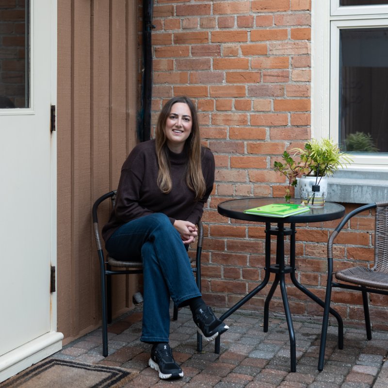 Lianne Kula, Registered Psychotherapist, outside the Little Waves Therapy office